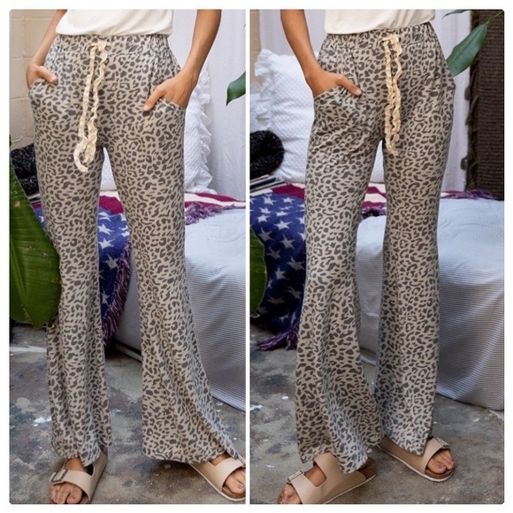 POL Leopard Flare Lounge Pants - Picture 8 of 14